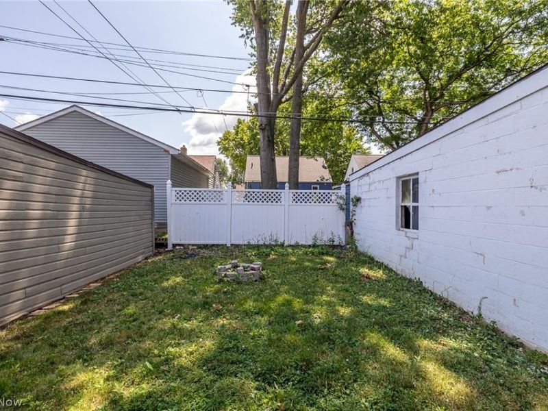 8221 Pelham Drive , Parma, OH 44129 Photo 5