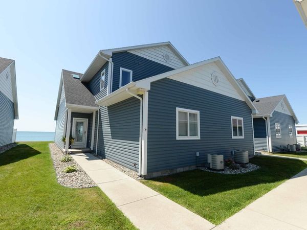 708 Bay Street E, East Tawas, MI 48730