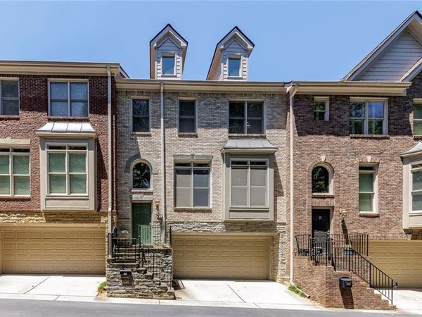 5561 Julian Place , Atlanta, GA 30342