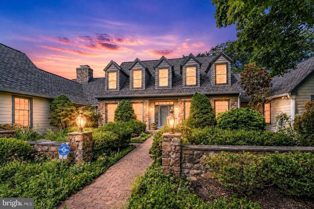 2 STEEPLECHASE LANE, MALVERN, PA 19355