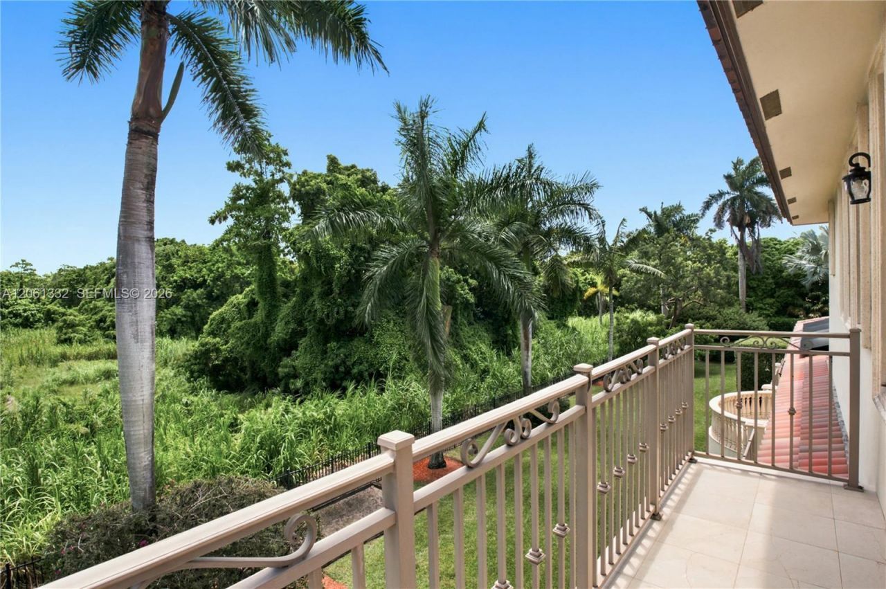 9501 Kerwood Ct, Coral Gables, FL 33156 Photo