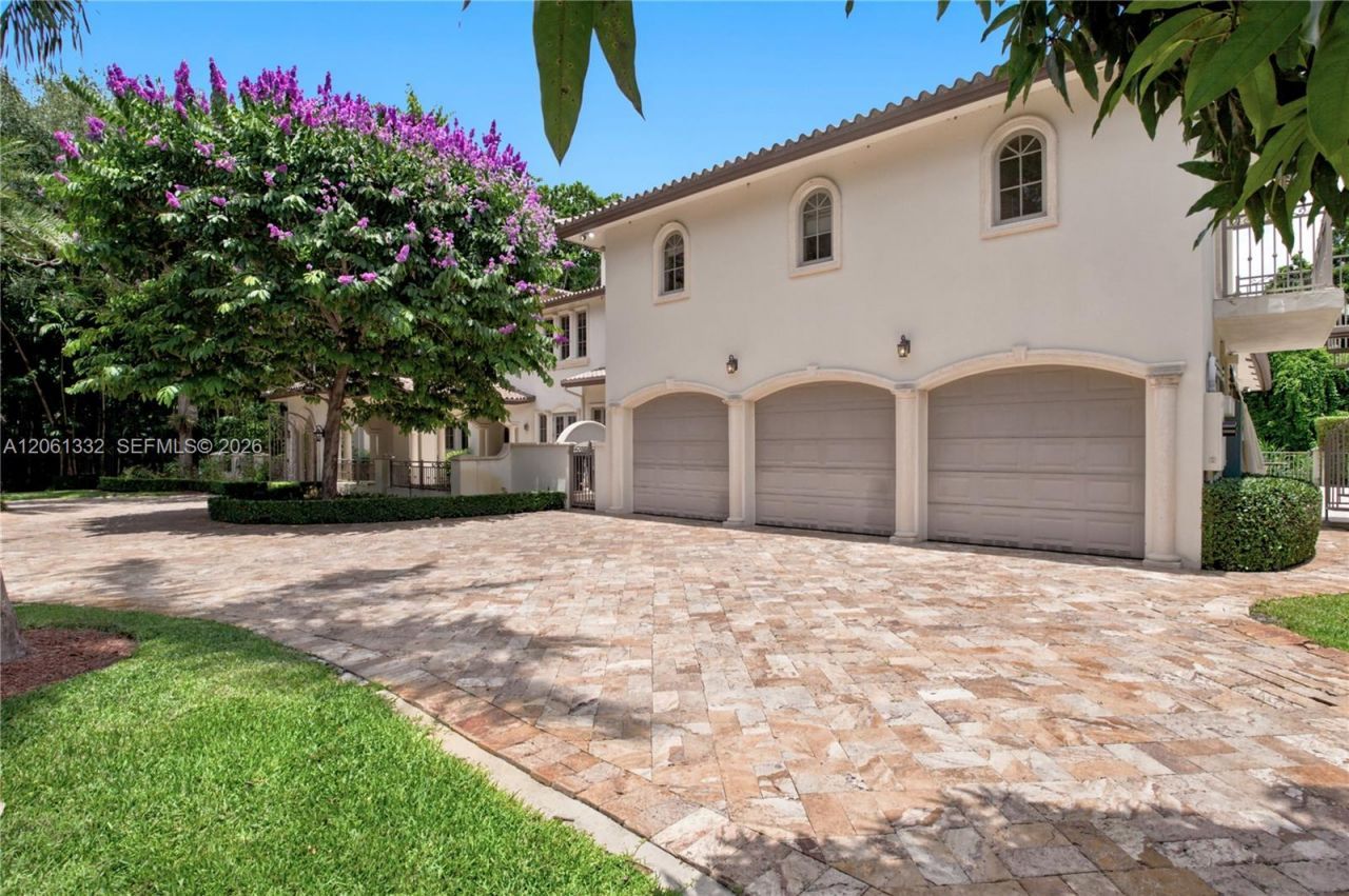 9501 Kerwood Ct, Coral Gables, FL 33156 Photo