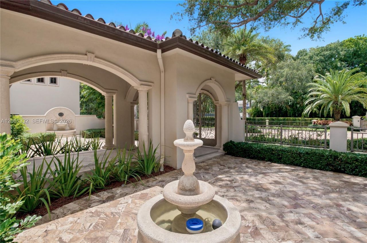 9501 Kerwood Ct, Coral Gables, FL 33156 Photo
