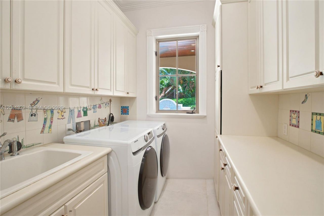 9501 Kerwood Ct, Coral Gables, FL 33156 Photo