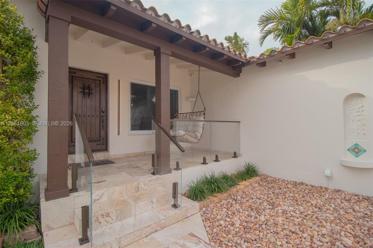 3722 Royal Palm Ave, Miami Beach, FL 33140 Photo