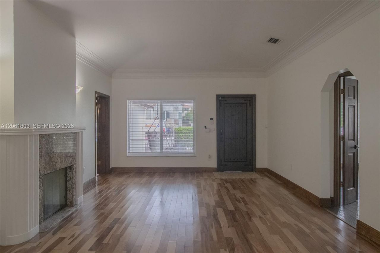 3722 Royal Palm Ave, Miami Beach, FL 33140 Photo