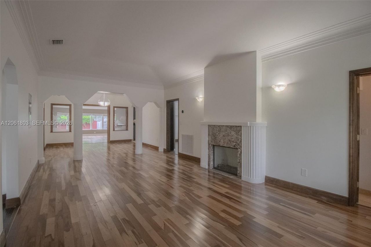 3722 Royal Palm Ave, Miami Beach, FL 33140 Photo
