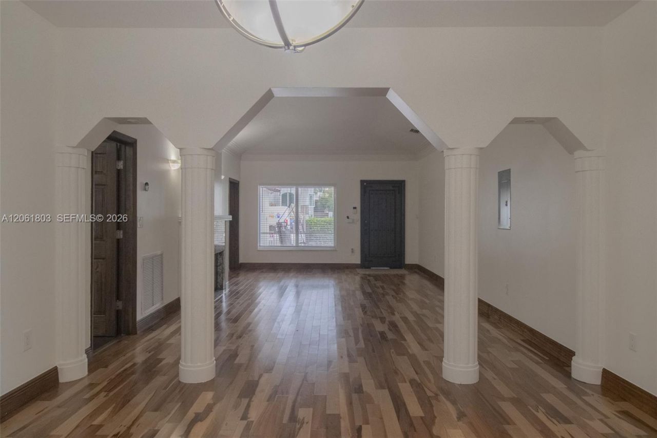 3722 Royal Palm Ave, Miami Beach, FL 33140 Photo
