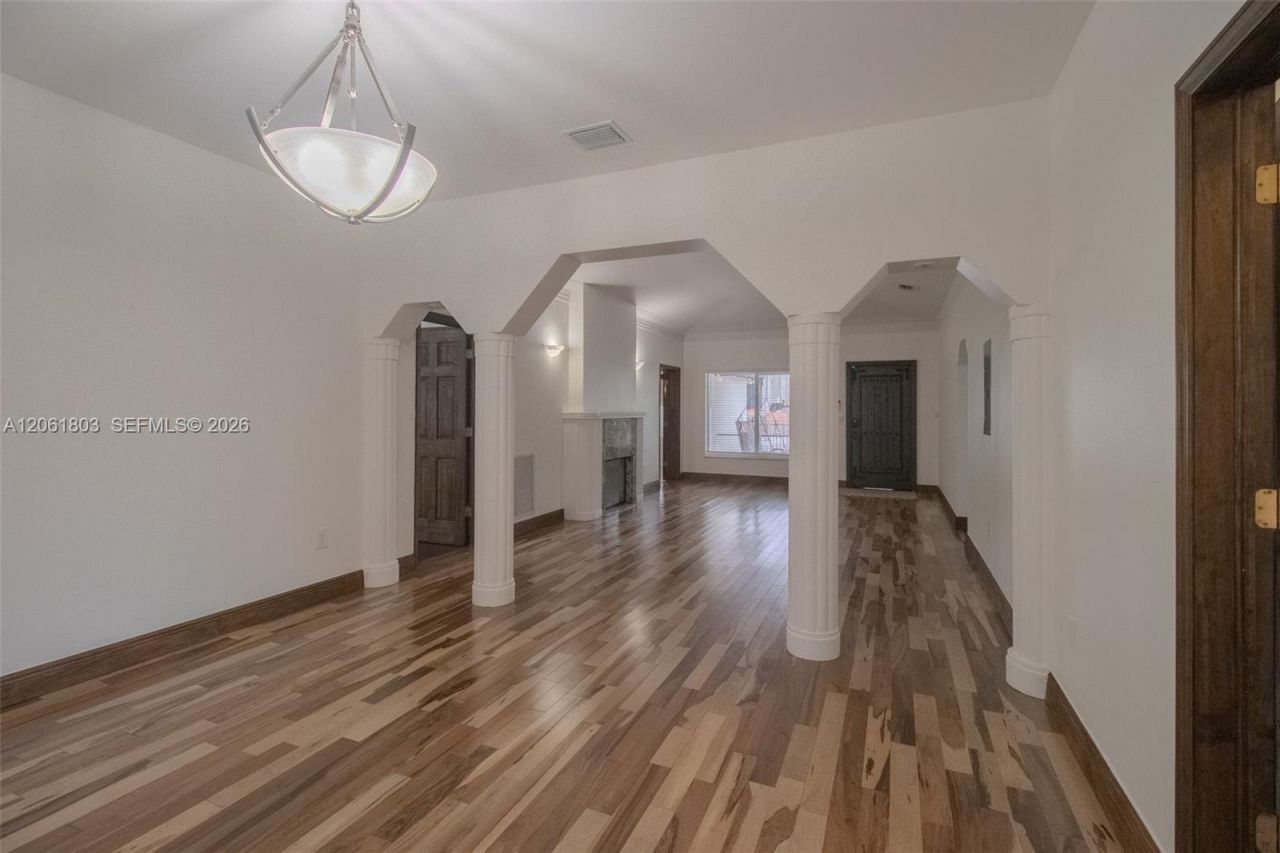 3722 Royal Palm Ave, Miami Beach, FL 33140 Photo