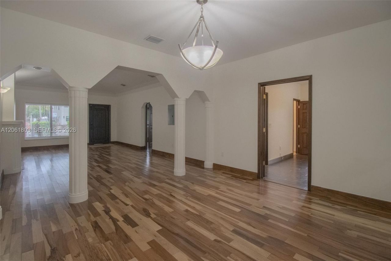 3722 Royal Palm Ave, Miami Beach, FL 33140 Photo