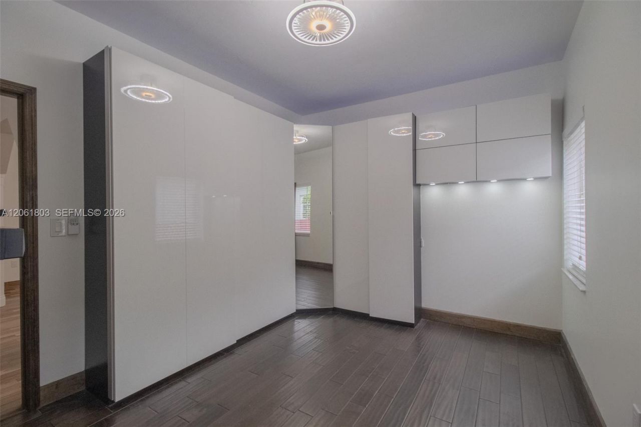3722 Royal Palm Ave, Miami Beach, FL 33140 Photo