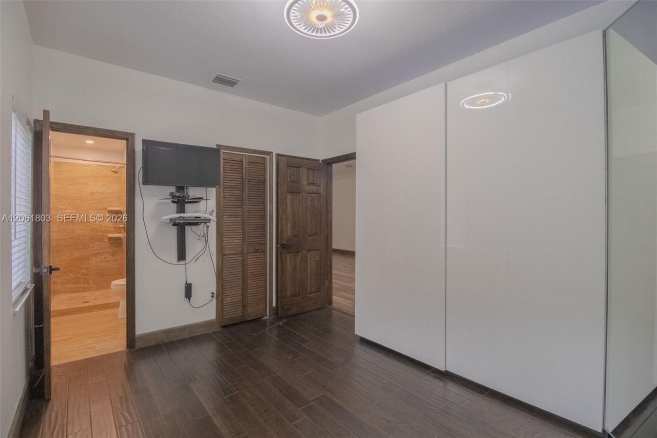 3722 Royal Palm Ave, Miami Beach, FL 33140 Photo