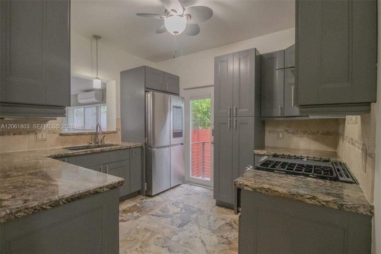 3722 Royal Palm Ave, Miami Beach, FL 33140 Photo