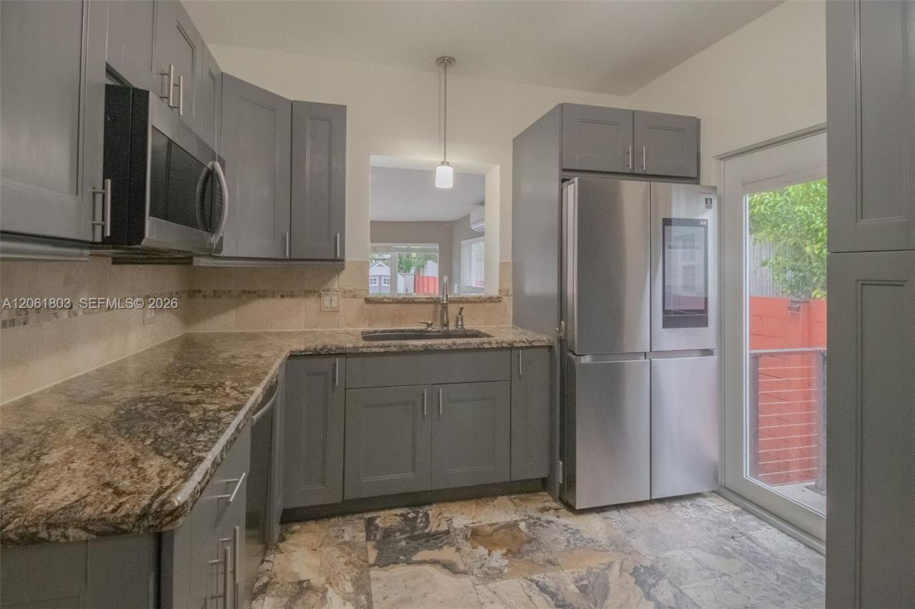 3722 Royal Palm Ave, Miami Beach, FL 33140 Photo