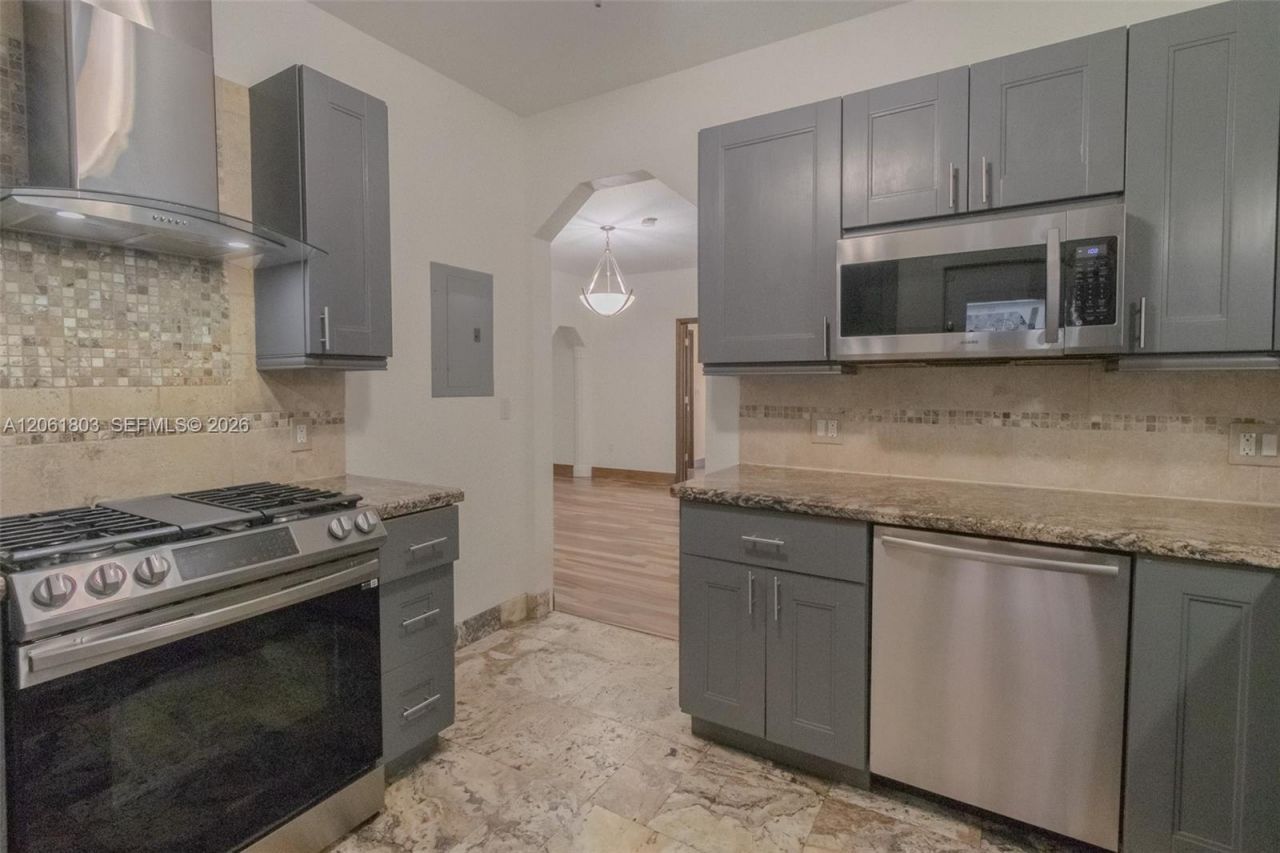 3722 Royal Palm Ave, Miami Beach, FL 33140 Photo