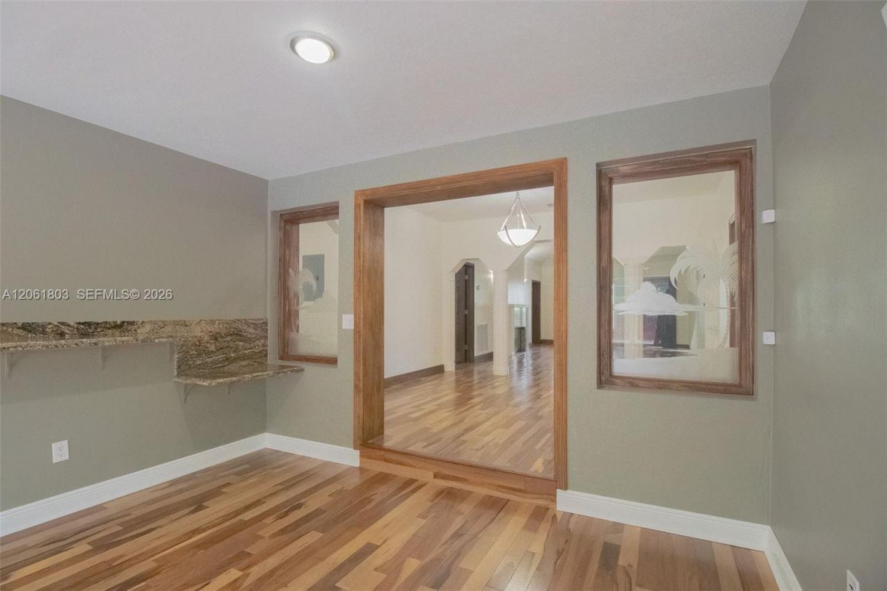 3722 Royal Palm Ave, Miami Beach, FL 33140 Photo