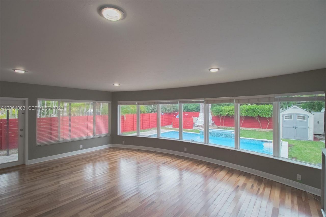 3722 Royal Palm Ave, Miami Beach, FL 33140 Photo