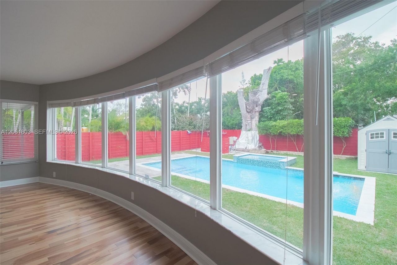 3722 Royal Palm Ave, Miami Beach, FL 33140 Photo