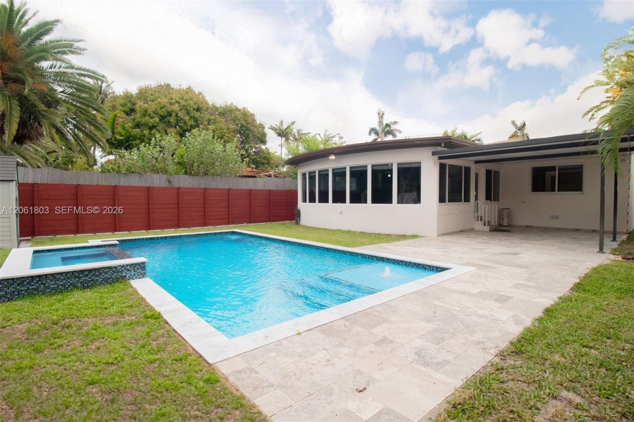 3722 Royal Palm Ave, Miami Beach, FL 33140 Photo