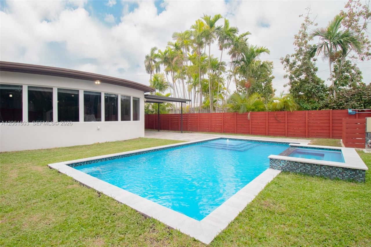 3722 Royal Palm Ave, Miami Beach, FL 33140 Photo