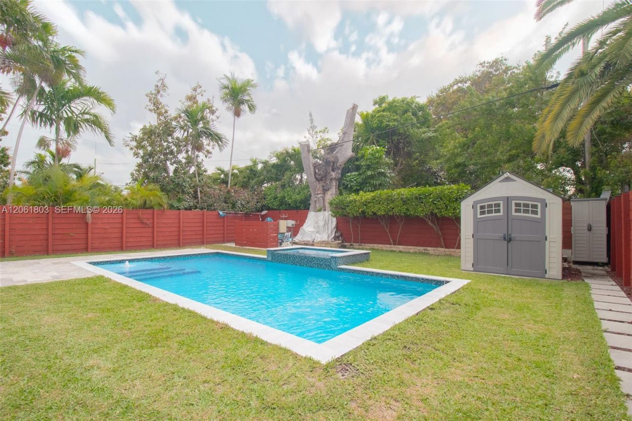 3722 Royal Palm Ave, Miami Beach, FL 33140 Photo