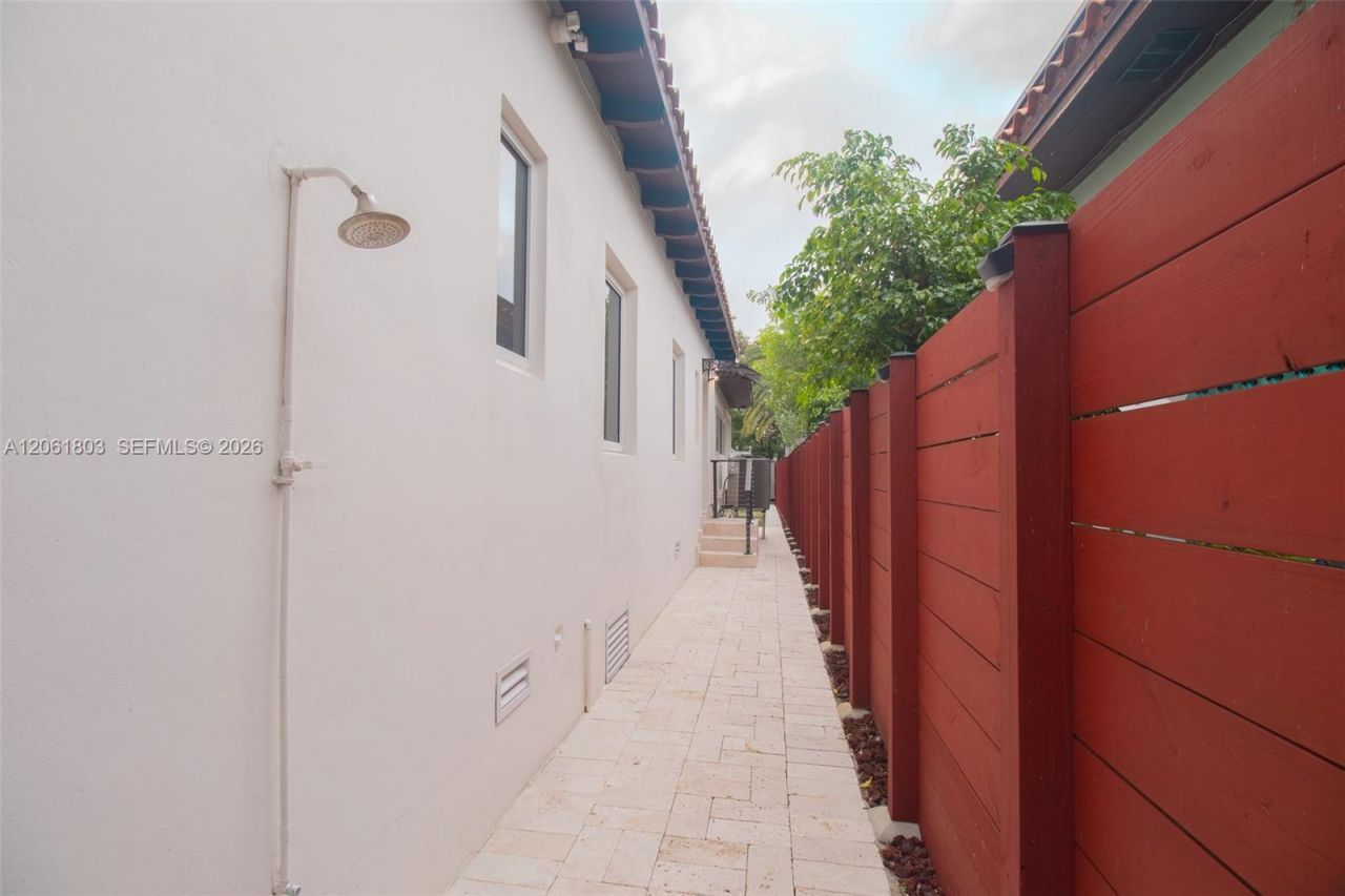 3722 Royal Palm Ave, Miami Beach, FL 33140 Photo