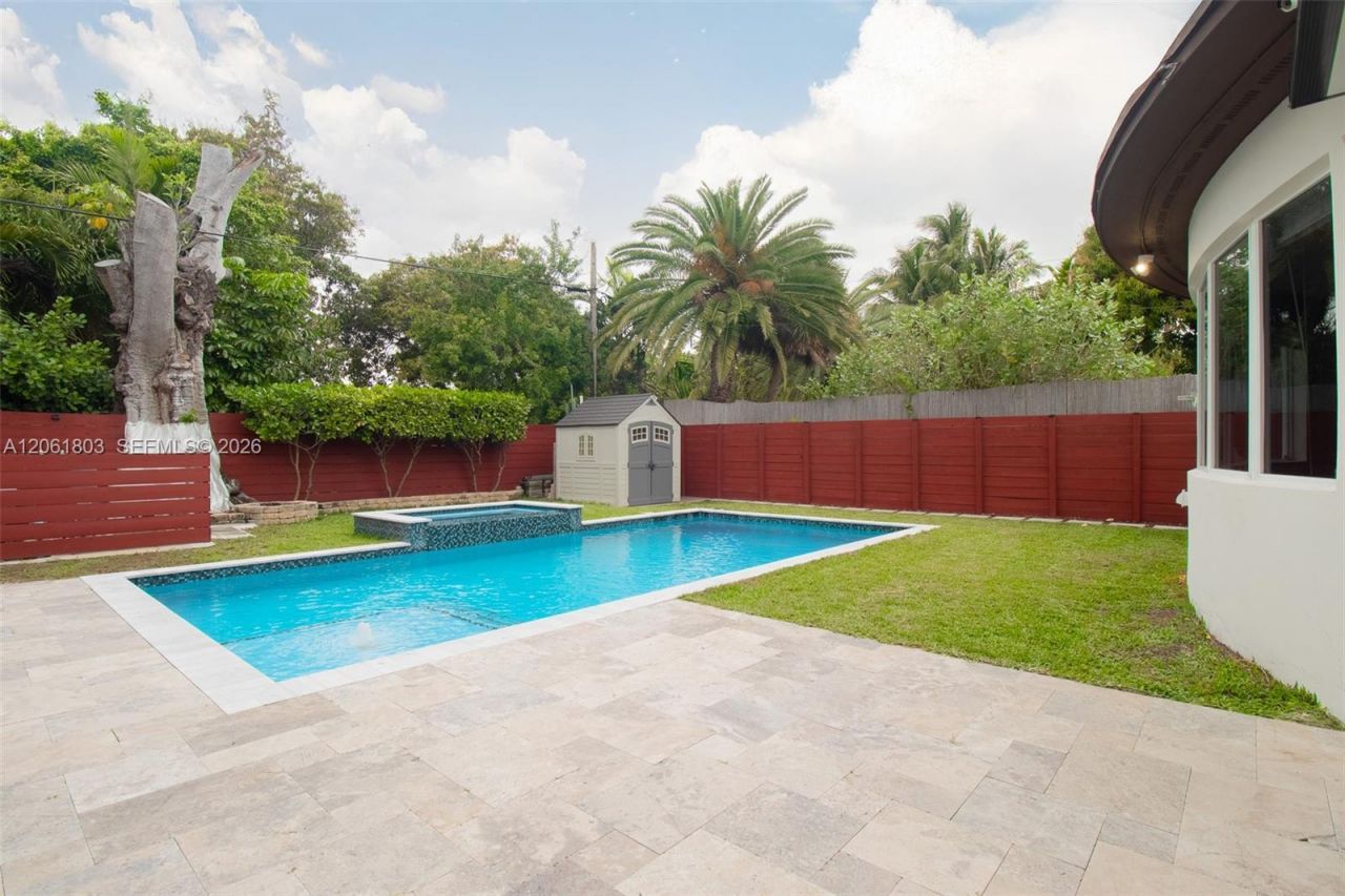 3722 Royal Palm Ave, Miami Beach, FL 33140 Photo