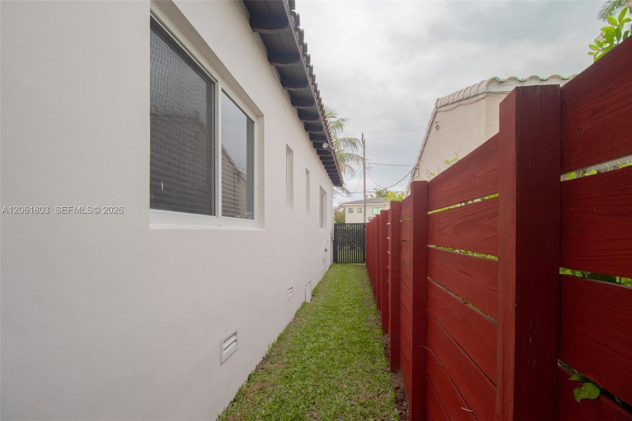 3722 Royal Palm Ave, Miami Beach, FL 33140 Photo
