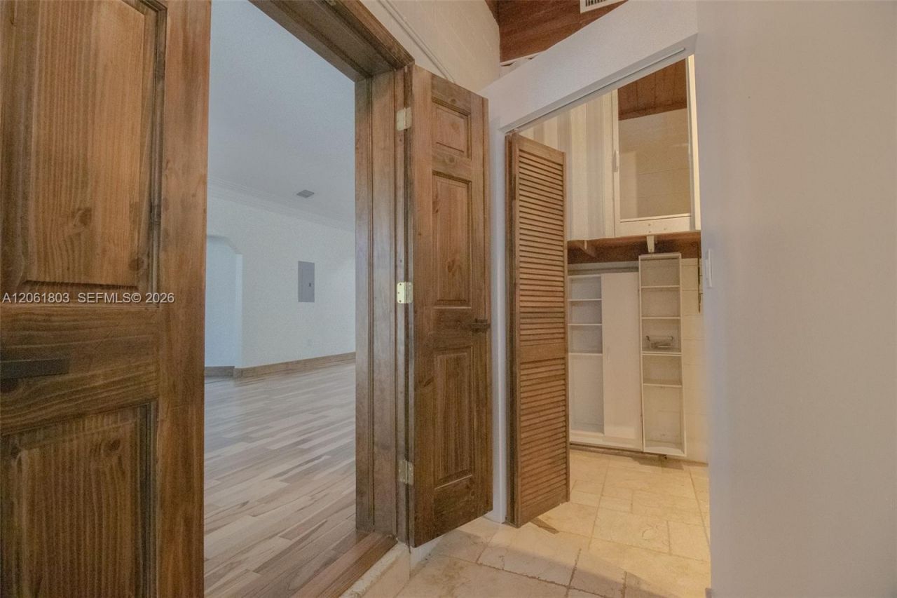 3722 Royal Palm Ave, Miami Beach, FL 33140 Photo