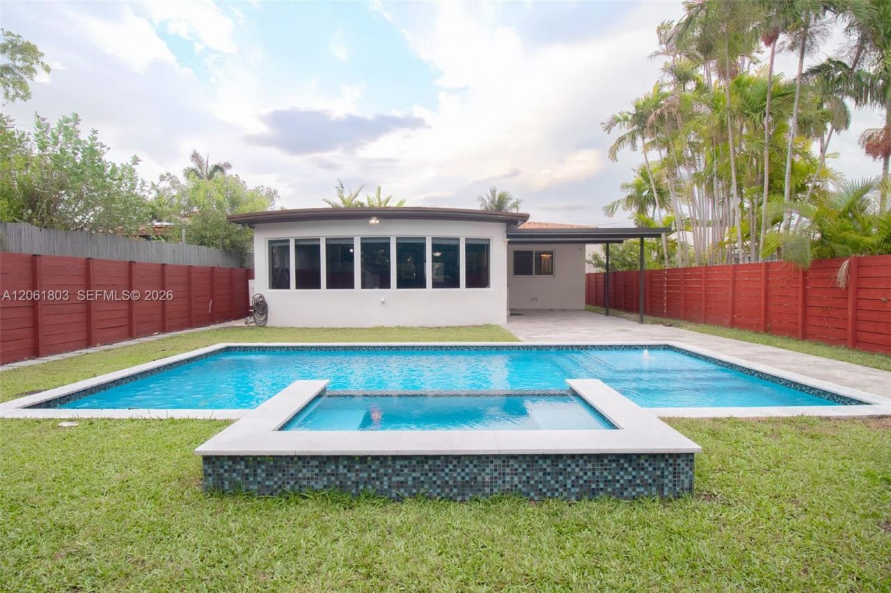3722 Royal Palm Ave, Miami Beach, FL 33140 Photo