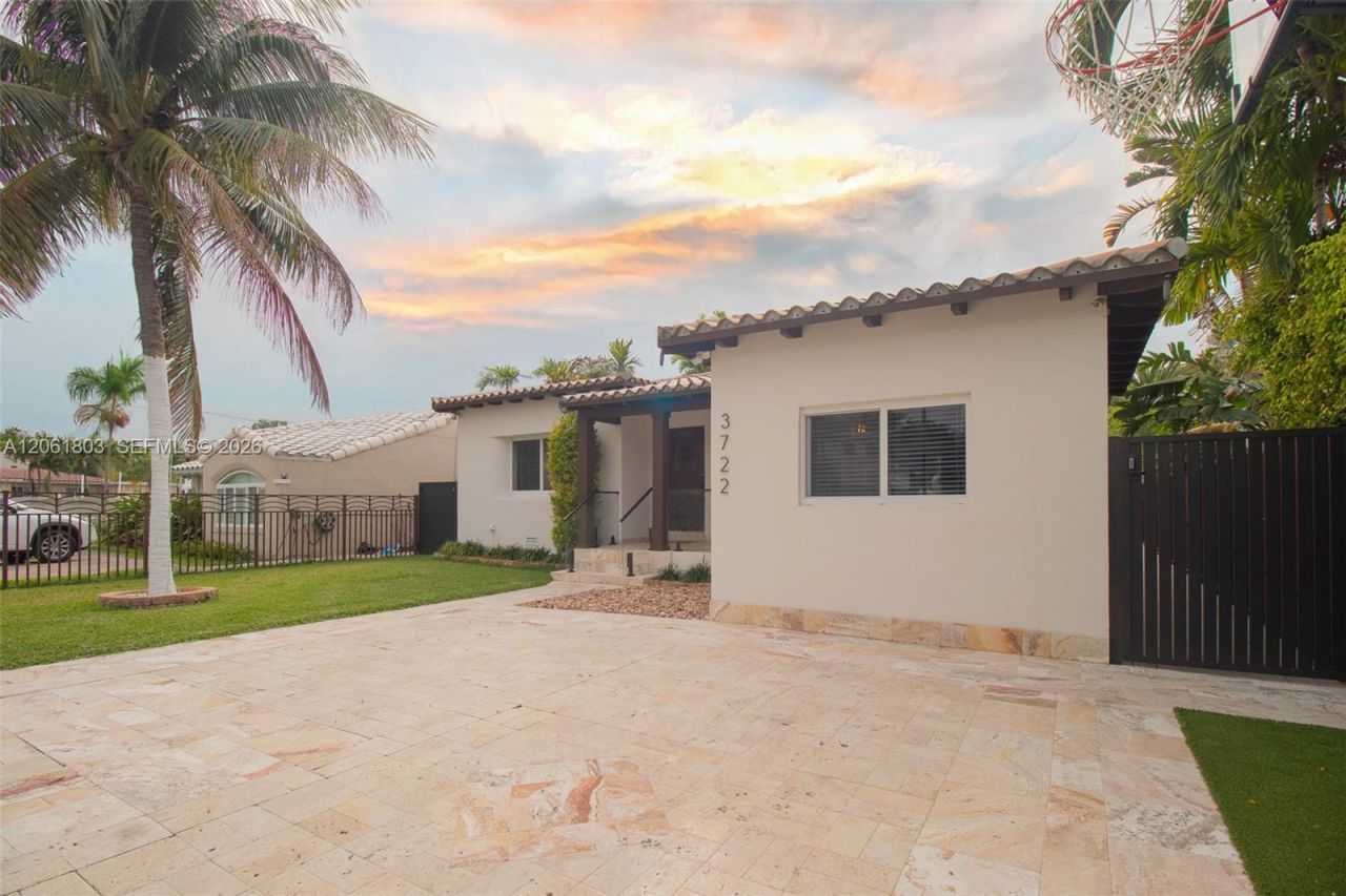3722 Royal Palm Ave, Miami Beach, FL 33140 Photo