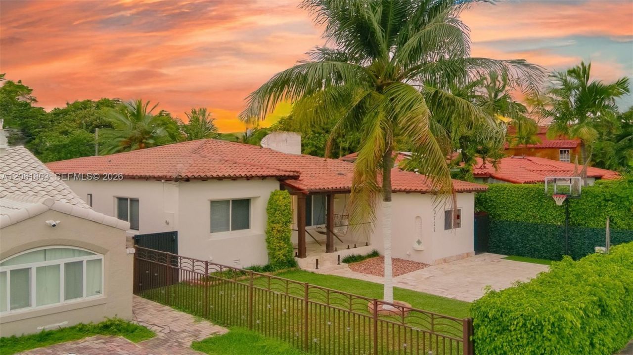 3722 Royal Palm Ave, Miami Beach, FL 33140 Photo