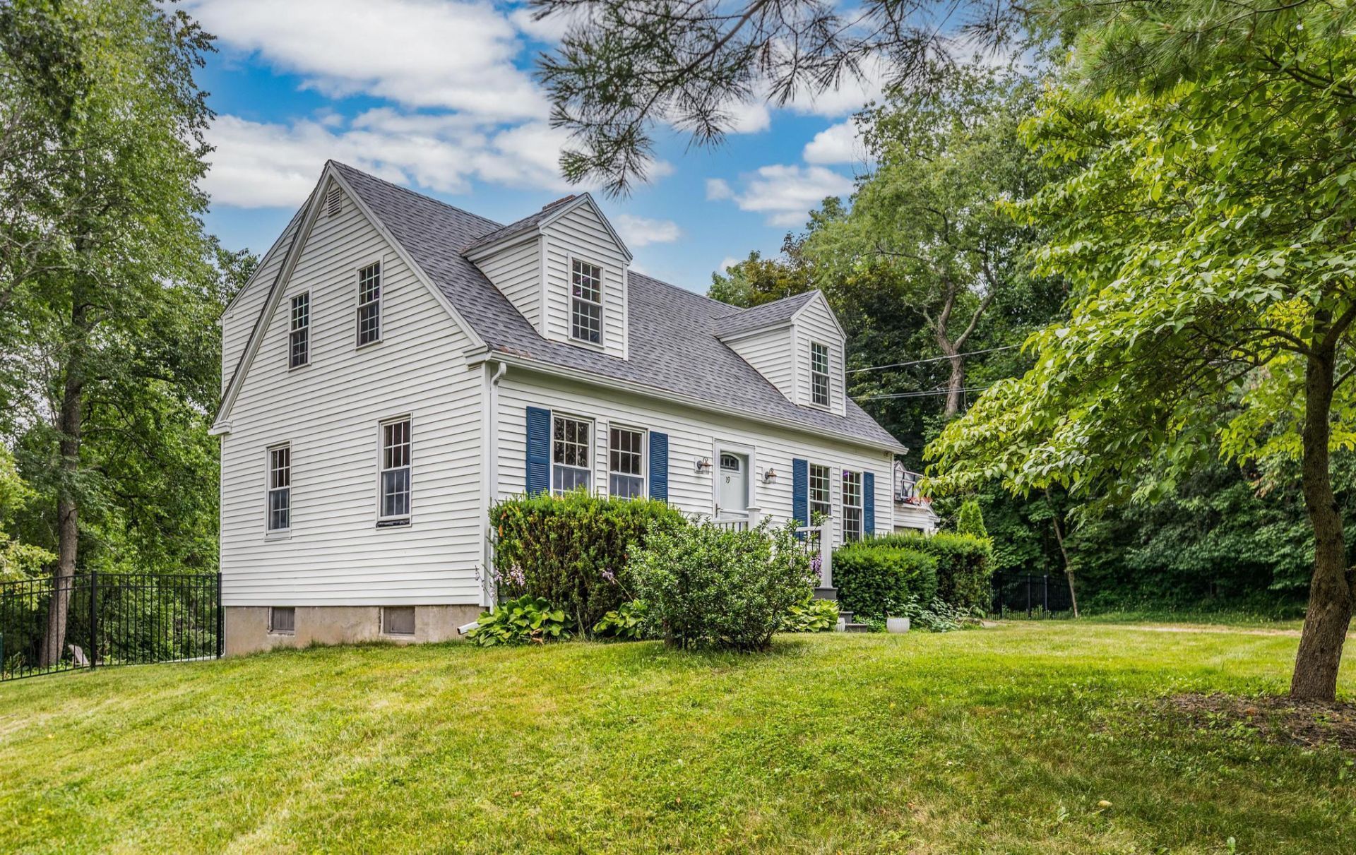 19 Winnicutt Road, Stratham, NH 03885 Main Photo