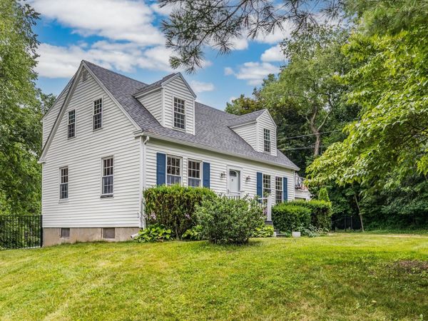 19 Winnicutt Road, Stratham, NH 03885
