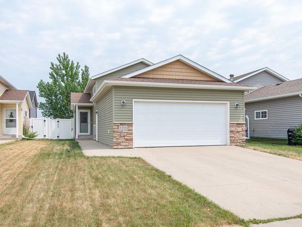 6166 35th Street S, Fargo, ND 58104