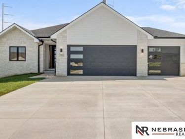 10021 S 180th Avenue Circle, Omaha, NE 68136