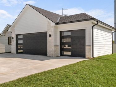 10021 S 180th Avenue Circle, Omaha, NE 68136