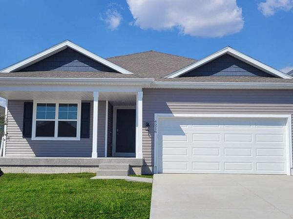 2771 Cecelia Drive, Hiawatha, IA 52233