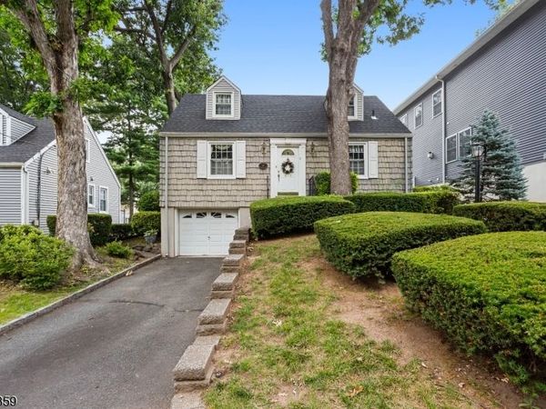 45 Cleveland Ave, Hasbrouck Heights, NJ 07604