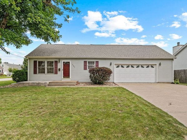 4303 27th Ave Court , Moline, IL 61265