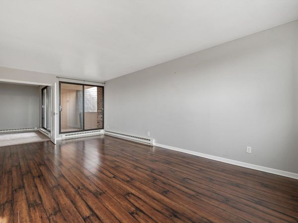 425 W Willow Ct, Unit 222, Fox Point, WI 53217