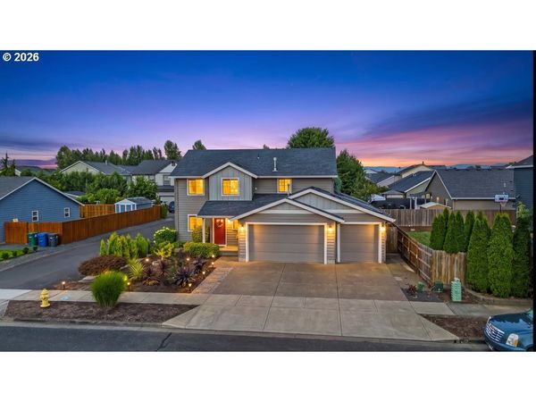 574 PRAIRIE ST, Woodburn, OR 97071