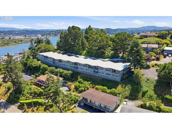 290 N 3RD CT, Unit 15, Coos Bay, OR 97420