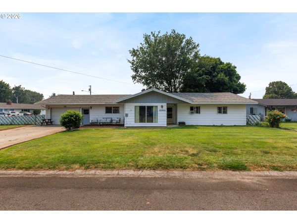 10301 EMILY DR, Island City, OR 97850