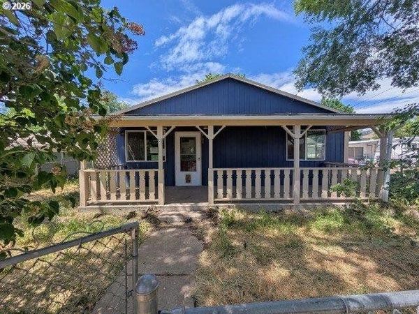 2708 N CHERRY ST, La Grande, OR 97850