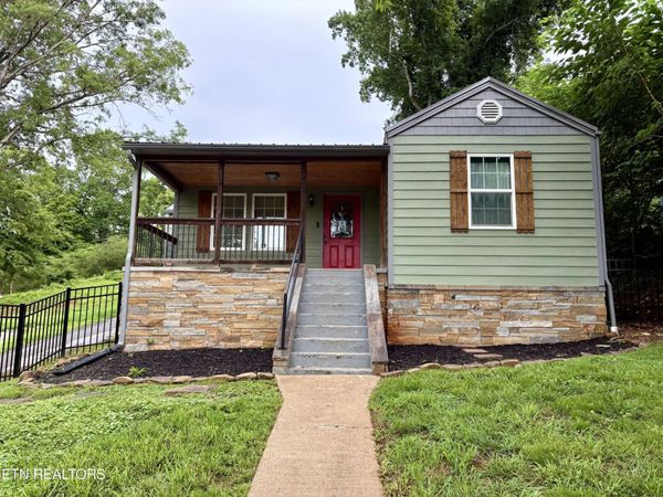 425 Sewanee St , Harriman, TN 37748