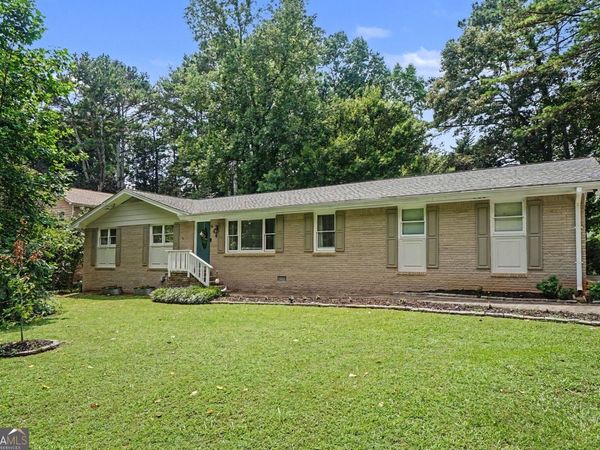464 Horseshoe Circle SW, Lilburn, GA 30047
