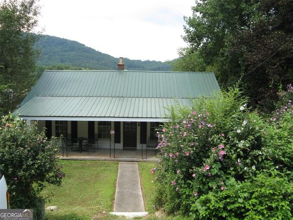 20 S Scruggs St, Mountain City, GA 30562