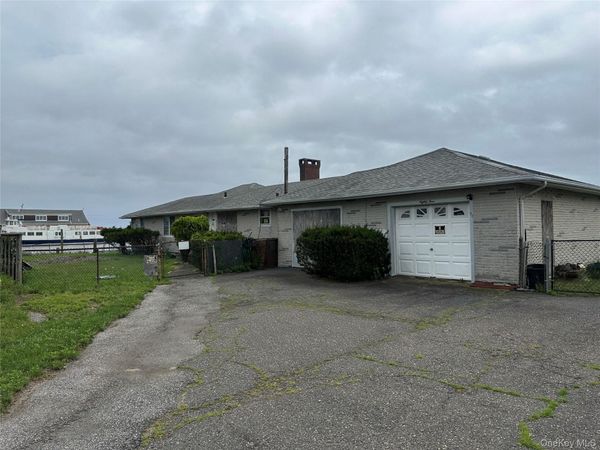 84 Sunset Lane , Patchogue, NY 11772