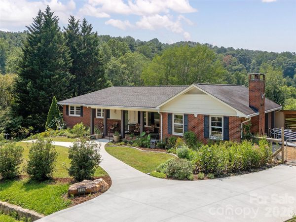 525 Carson Drive, Hendersonville, NC 28791